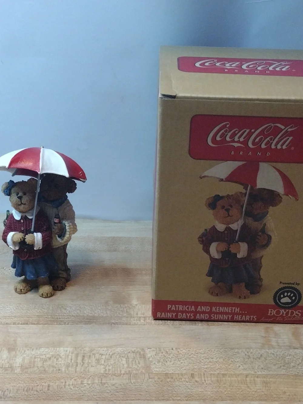 Boyds Bearstone Coca Cola Patricia Kenneth Rainy Days First Edition 1E Boxed